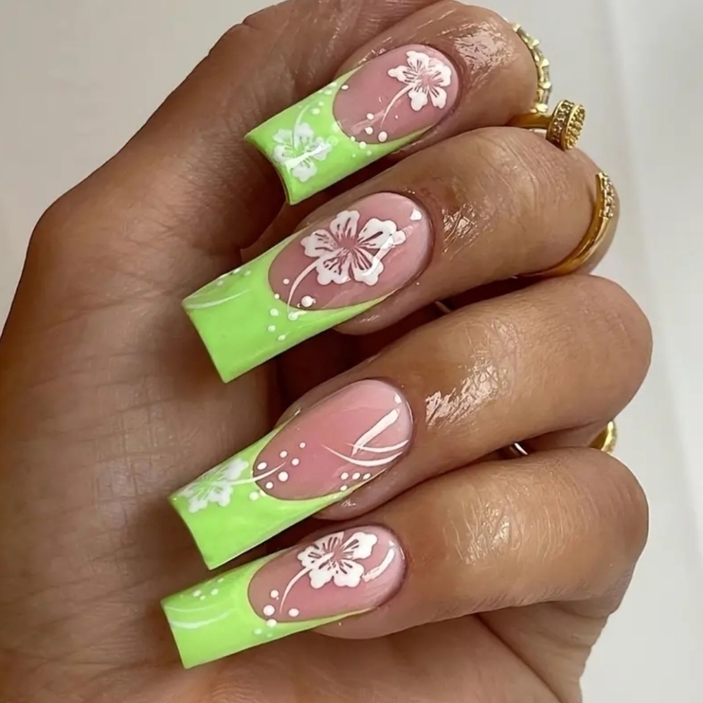 24 Pieces Fake press on nails